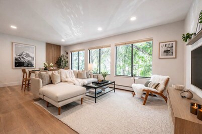 Modern 2BR,1BA w AC in the Heart of Aspen!