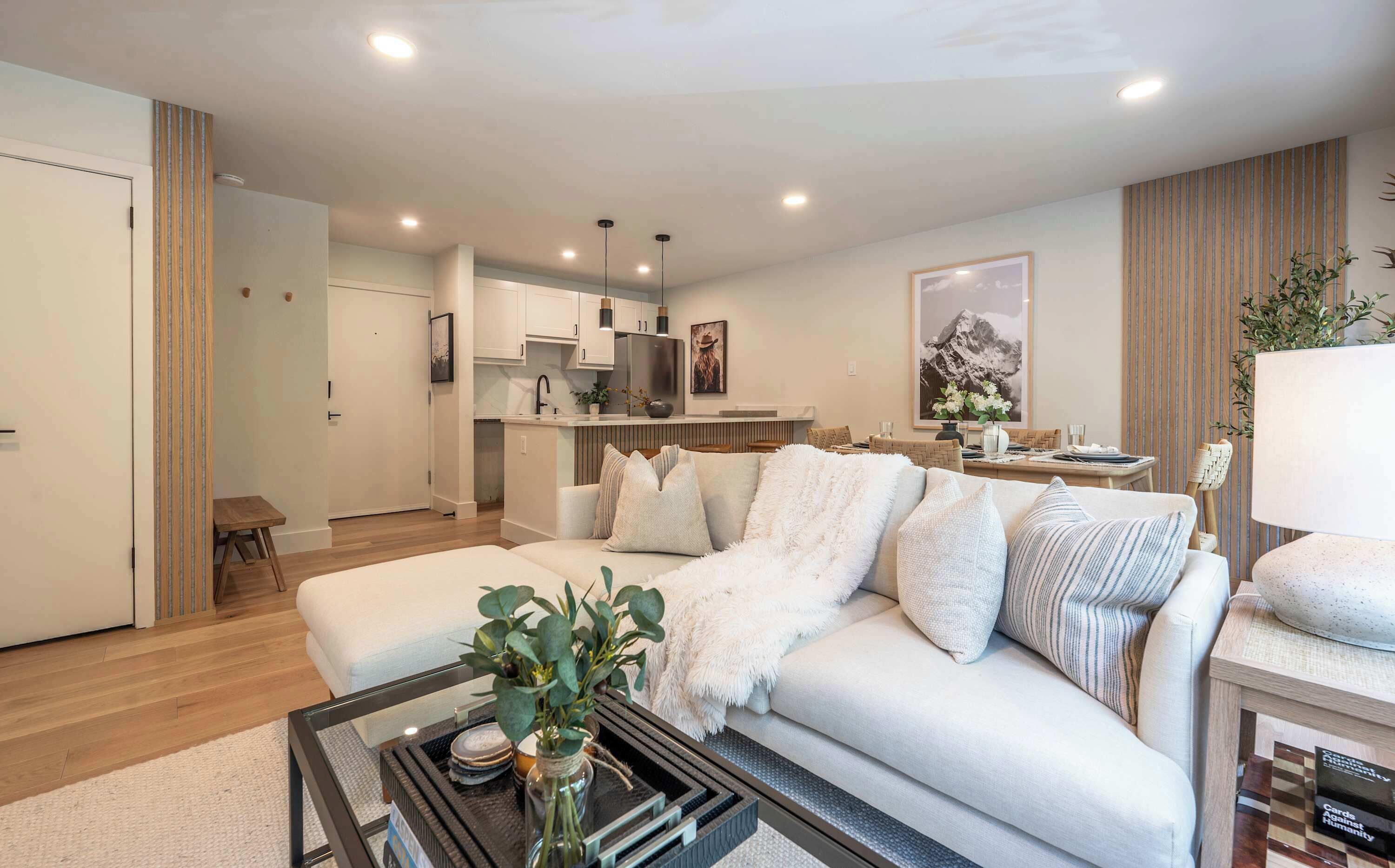 Televisie, een stereo en een kantoor