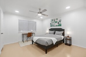 1 habitación, escritorio, tabla de planchar con plancha y wifi 