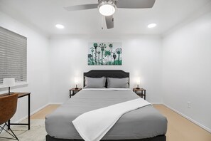 1 slaapkamer, een strijkplank/strijkijzer, wifi, beddengoed