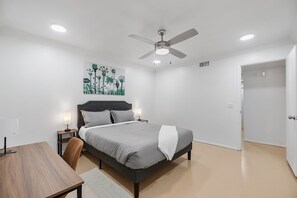 1 chambre, bureau, fer et planche à repasser, Wi-Fi