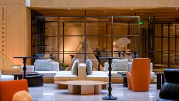 Sala de estar en el lobby