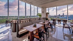 Café da manhã com buffet todos os dias (CNY 198 por pessoa) 