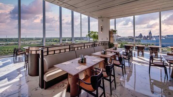 每日供应自助式早餐（每人 CNY 198）