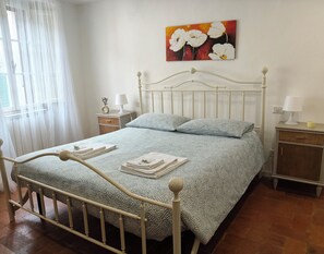 2 habitaciones, cuna de viaje, wifi gratis y ropa de cama 