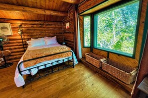 5 bedrooms, desk, free WiFi, bed sheets - Rustic Log Home w/Bonus Loft Apartment (Driggs)