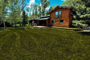 Exterior - Rustic Log Home w/Bonus Loft Apartment (Driggs)
