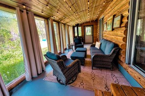 Interior - Rustic Log Home w/Bonus Loft Apartment (Driggs)