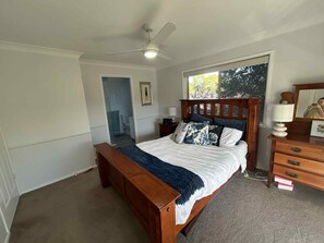 4 室のベッドルーム、アイロン / アイロン台、WiFi、ベッドシーツ