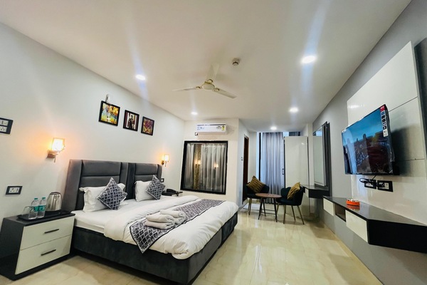 Deluxe Double Room | Free WiFi, bed sheets