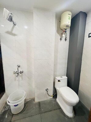 Deluxe Double Room | Bathroom