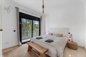 5 chambres, fer et planche à repasser, Wi-Fi, draps fournis