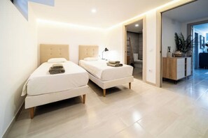 5 chambres, fer et planche à repasser, Wi-Fi, draps fournis