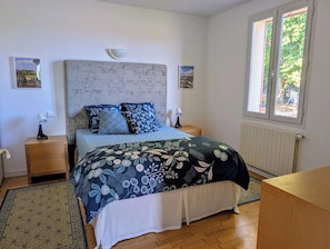 3 soverom, strykejern/-brett, wi-fi og sengetøy
