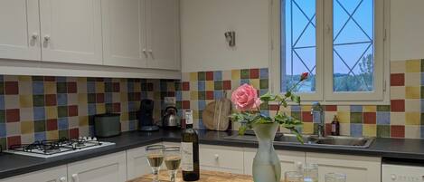 Micro-ondes, four, lave-vaisselle