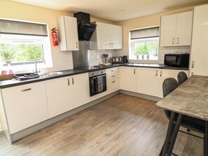 Cookware/dishes/utensils