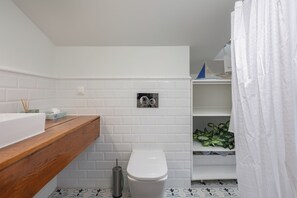 Standard House, Multiple Bedrooms, Sea Facing (La Rocca Duo - Hidden In Istria) | Bathroom | Shower, towels, soap, shampoo - La Rocca Duo - Hidden In Istria (Rasa)