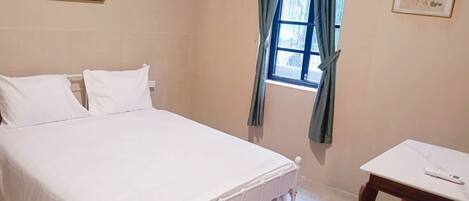 Klassieke studio | Een bureau, gratis wifi