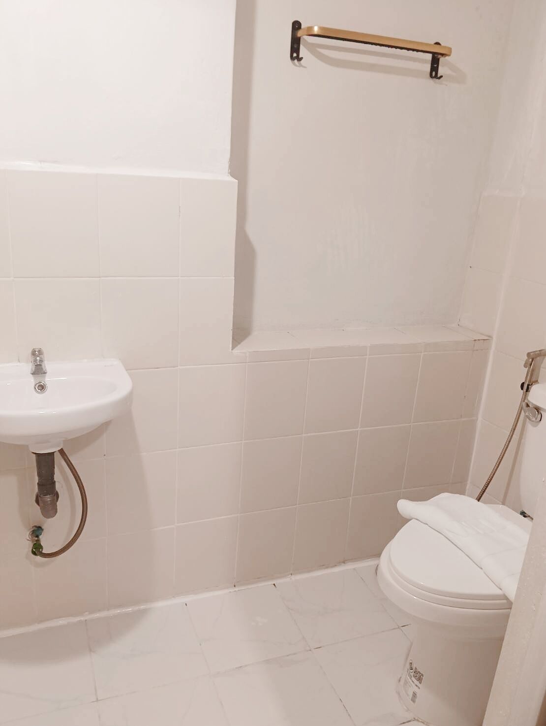 开间 | 浴室 | 淋浴设施、毛巾、肥皂、洗发水