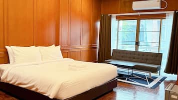 Deluxe Studio | Free WiFi, bed sheets