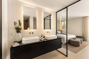 5 chambres, fer et planche à repasser, Wi-Fi, draps fournis