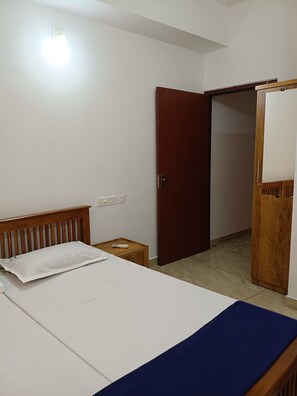 2 chambres, fer et planche Ă repasser, draps fournis