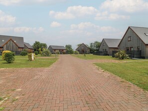 Property grounds - James Ville Marina Lodge 21 (Brigg)