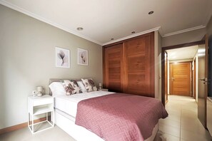 1 bedroom, iron/ironing board, travel cot