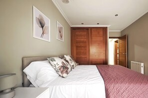 1 Schlafzimmer, Bügeleisen/Bügelbrett, Reisekinderbett