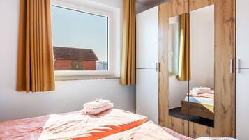 2 bedrooms, WiFi, bed sheets