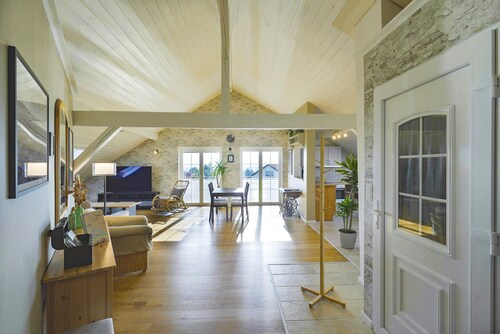Happy Hugle Haus with Stunning Views