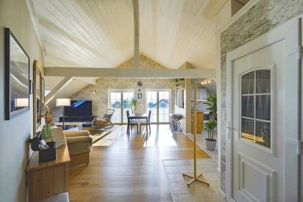 TV - Happy Hugle Haus with stunning view (Offenburg)