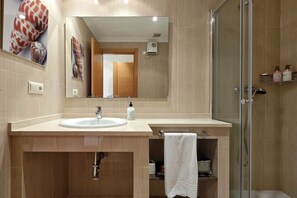 Shower, shampoo - Desconectaengalicia Miraflores swimming pool and sea view (Sanxenxo)