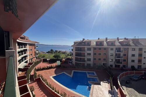 Desconectaengalicia Miraflores swimming pool and sea view