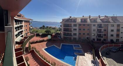 Desconectaengalicia Miraflores swimming pool and sea view