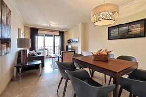 Dining - Desconectaengalicia Miraflores swimming pool and sea view (Sanxenxo)