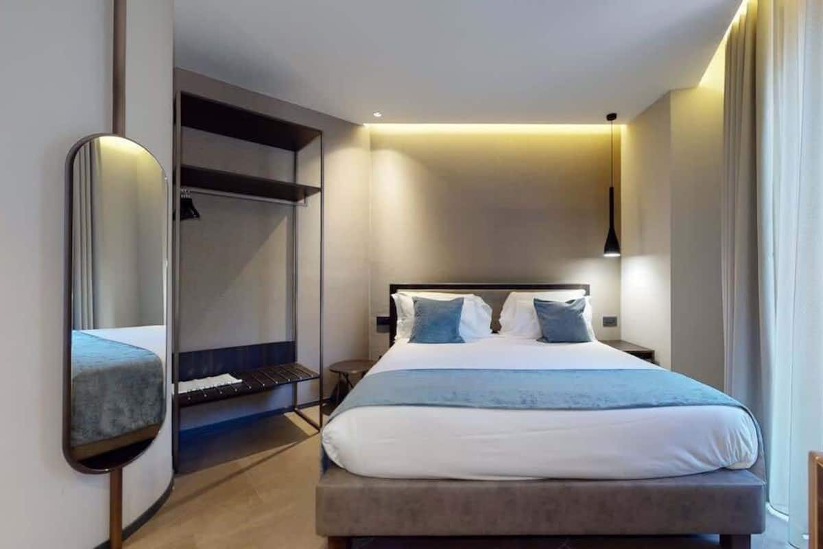 Free minibar, in-room safe, desk, laptop workspace