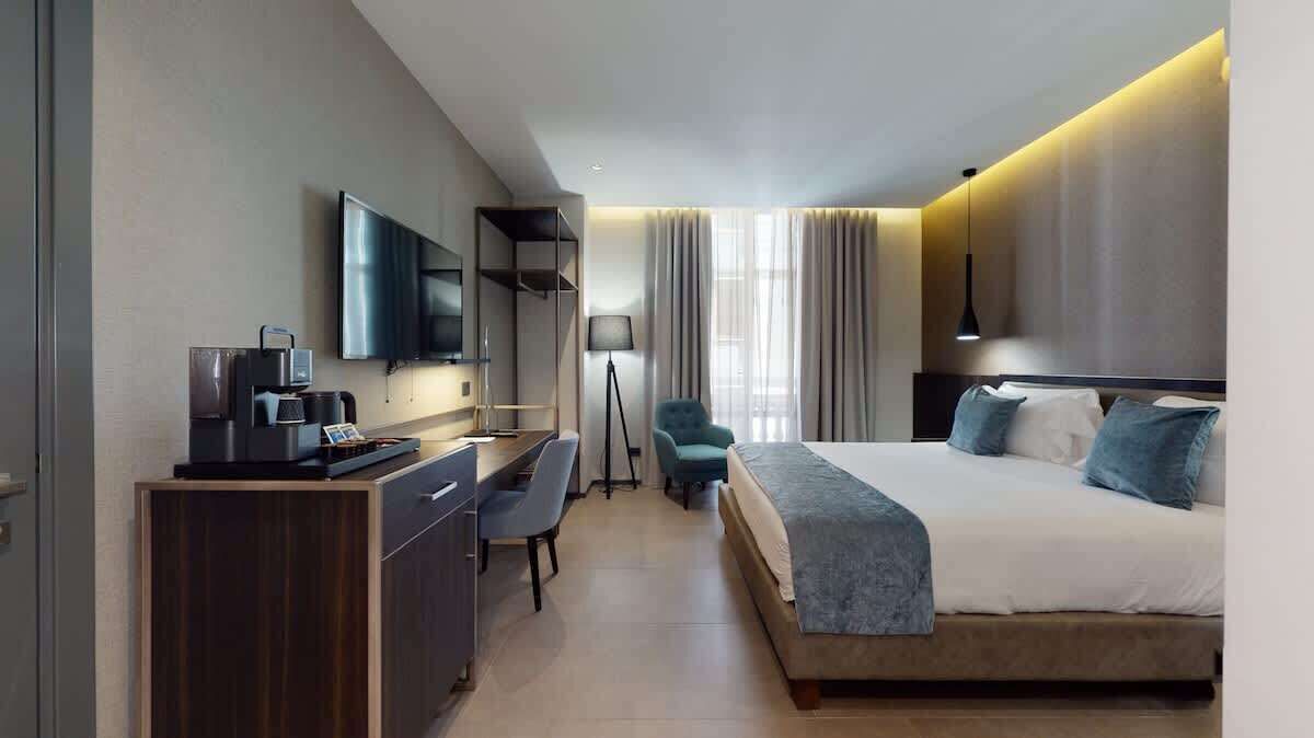 Free minibar, in-room safe, desk, laptop workspace