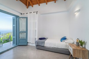 4 dormitorios, tabla de planchar con plancha, cuna de viaje