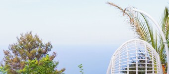 Villa Etoni, stunning sea views, infinity pool and privacy