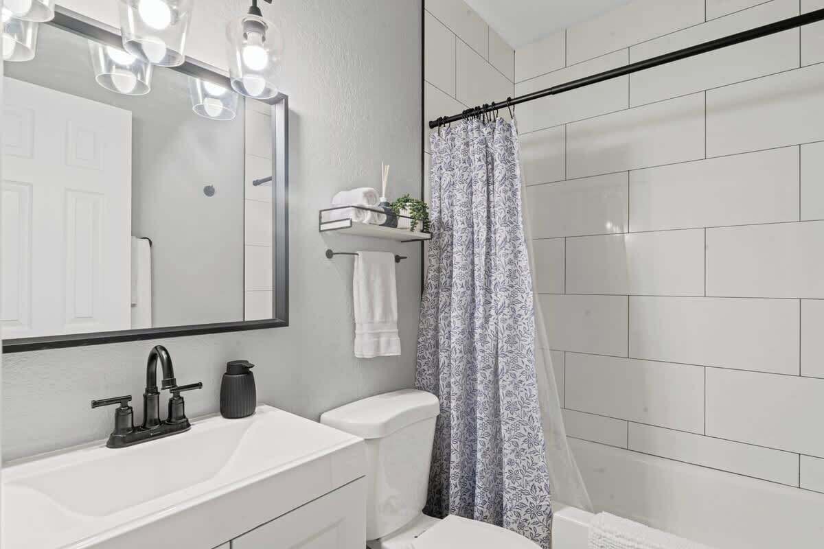 Sèche-cheveux, serviettes fournies