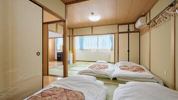 Japanese-Western Room S | Desk, laptop workspace, free WiFi, bed sheets