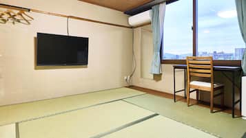 Quarto em estilo japonês | Escrivaninha, espaço de trabalho para notebook, Wi-Fi de cortesia
