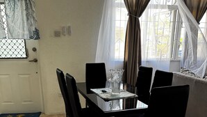 Dining - Dolly’s Place perfect to unwind (Bayville)