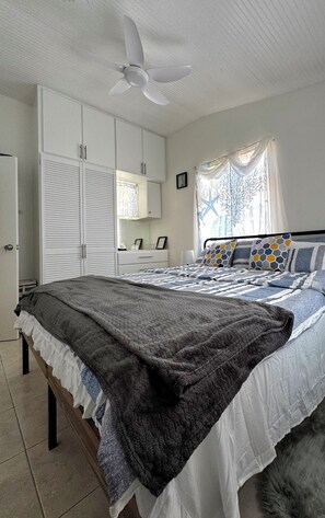 3 bedrooms, iron/ironing board, WiFi, bed sheets