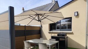 Outdoor dining - Gîte Le Magnolia (Ploërmel)