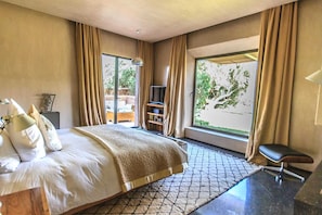 6 chambres, fer et planche à repasser, lit parapluie, Wi-Fi gratuit
