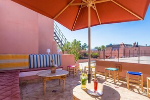 Property grounds - My Rental Homes | Riad Special with two courtyards and  swimmingpool (Marrakesh)