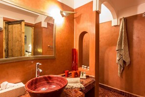 Douche, sèche-cheveux