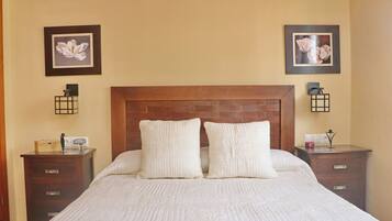 3 bedrooms, iron/ironing board, bed sheets